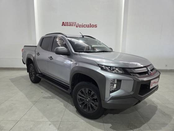 MITSUBISHI L200 TRITON 2.4 16V TURBO DIESEL SPORT OUTDOOR GLS CD 4P 4X4 AUTOMÁTICO
